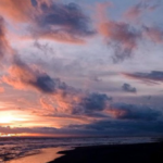 eksplor-pantai-pangandaran-dengan-sunset-menawan