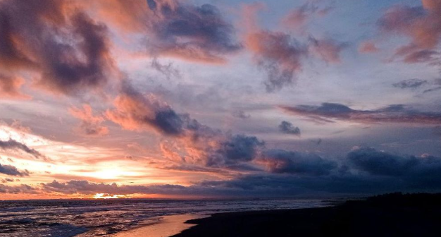 eksplor-pantai-pangandaran-dengan-sunset-menawan