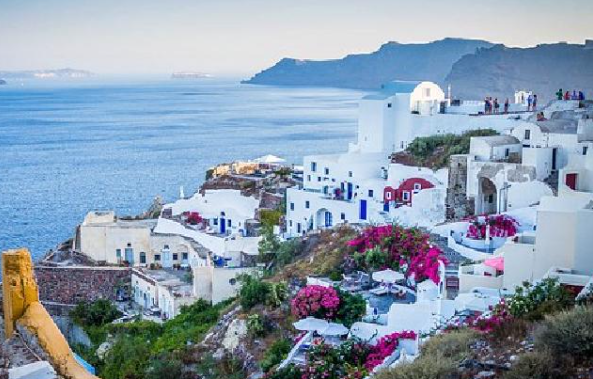 Wisata Santorini Pulau Putih Biru Tercantik di Yunani