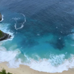 Review Wisata Alam Nusa Penida Keindahan Tebing