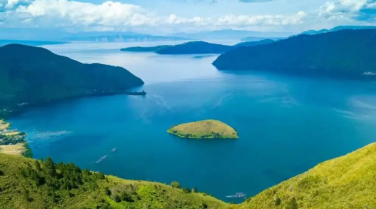 Review Wisata Danau Toba Pesona Danau Vulkanik Terbesar Asia